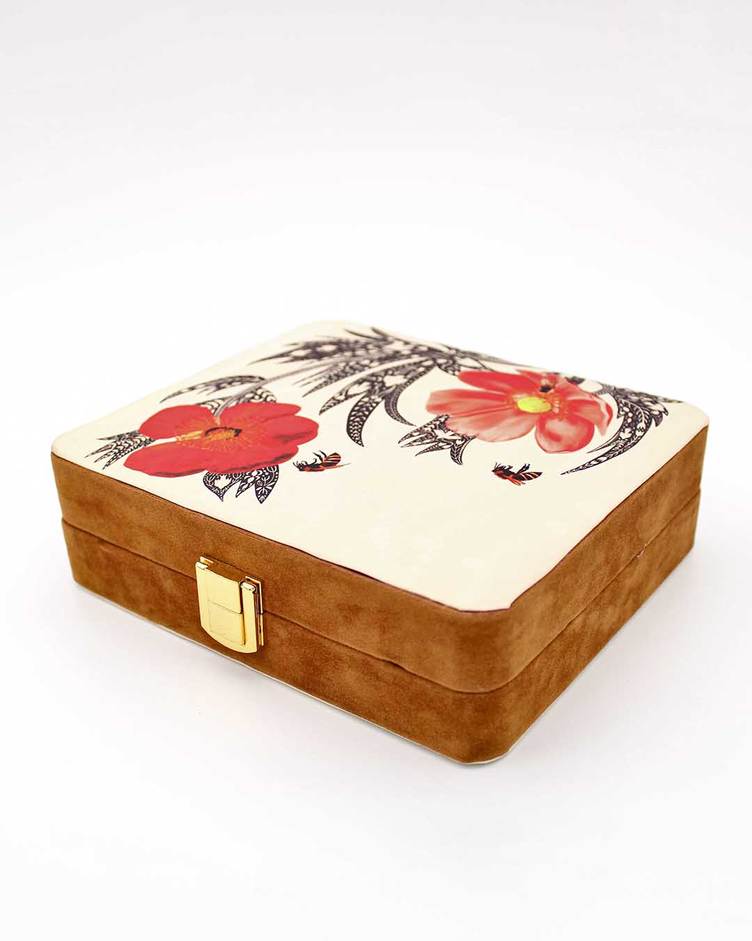 White Clutch Bag With Red Flowers | The Perfect Trendy Bag For Fashionable Women